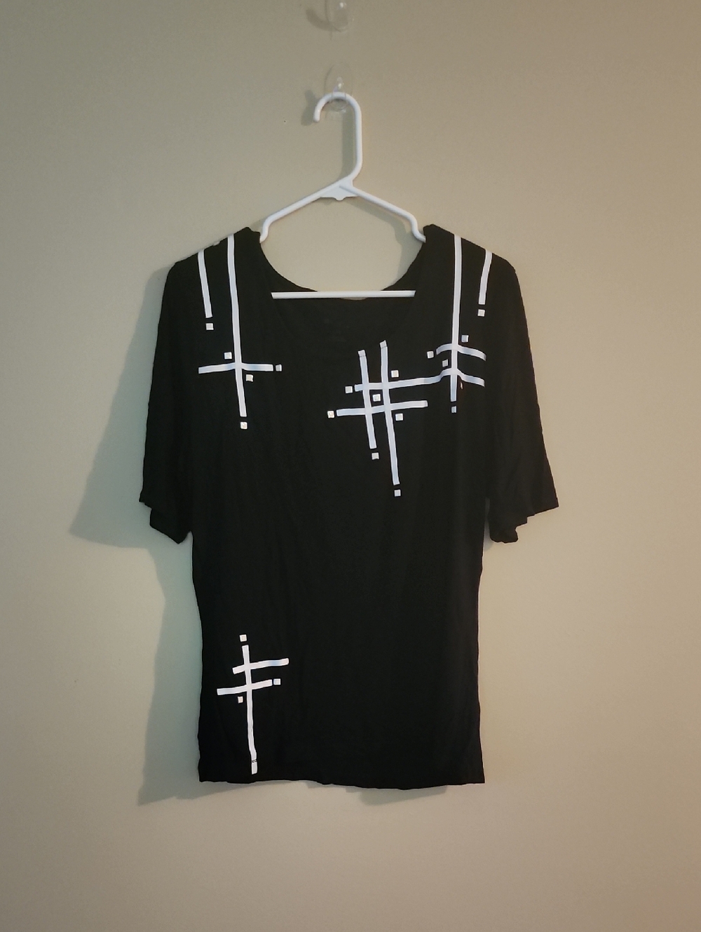 Black Short-Sleeve Women's Tee with White Geometric Print XL